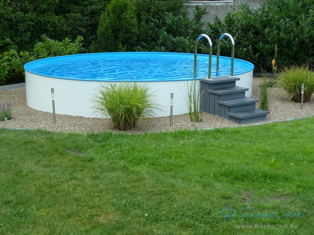 A small swimming pool in a backyard.