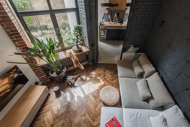 A view of a living room with a couch and tv.