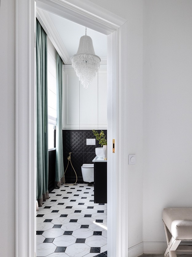 A bathroom with a black and white checkered floor.