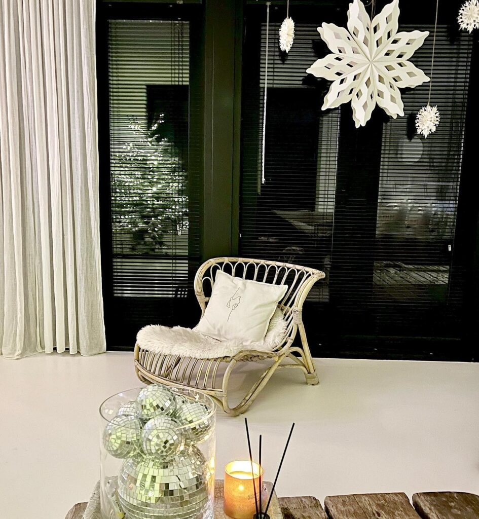 A living room with a table and chairs.