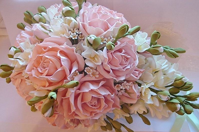 A bouquet of pink roses and green leaves.