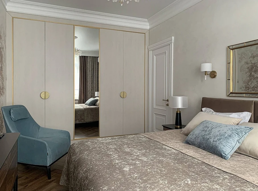 A bedroom with a bed, dresser and mirror.